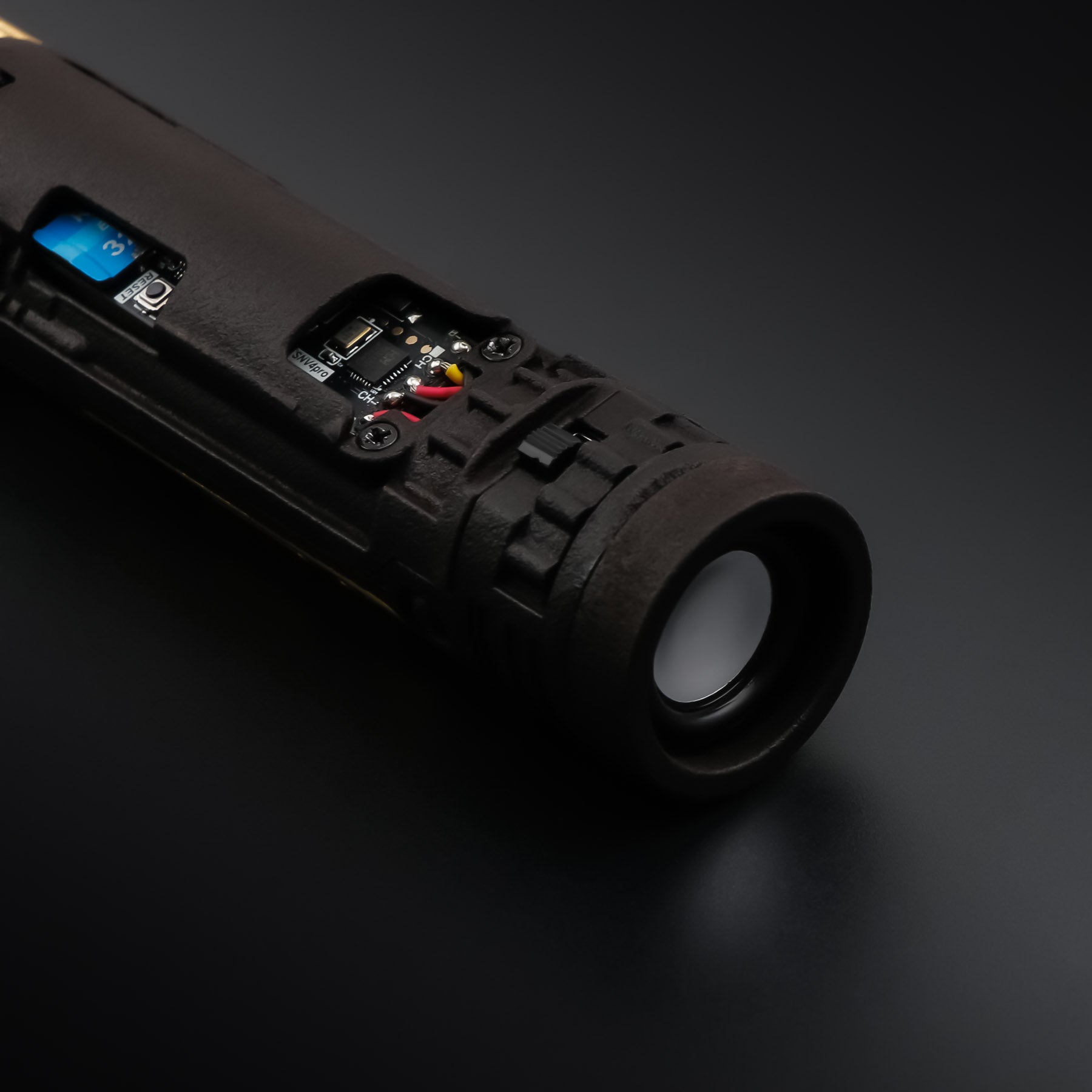 Obi Wan Kenobi (Crystal Chamber) - Neopixel Combat Lightsaber Speaker